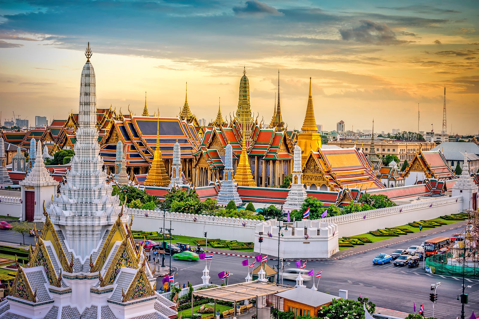 Discover the Best of Bangkok & Beyond: Royal Landmarks, Timeless Markets & Ancient Ayutthaya