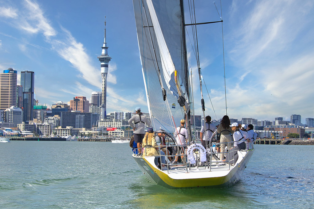 14-sailing-in-front-of-the-sky-tower_54579221420_l