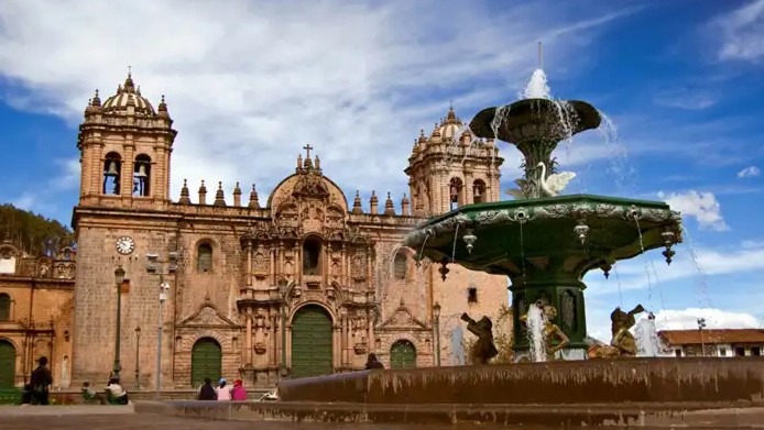 Plaza-de-armas-de-Cusco